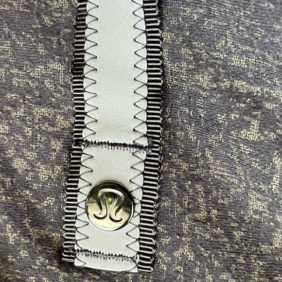 Lululemon Women's Button Scarf. - Picture 3 of 5